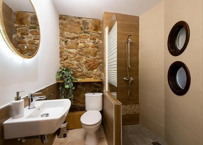 Cozy In Front Of The * 산세바스티안